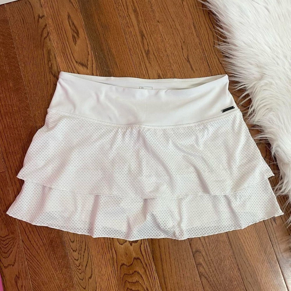Y2K white tennis skirt 🎾